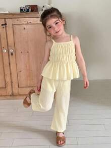 SHEIN Sparklyn 女童夏季纯色荷叶边吊带背心和裤子休闲套装 女童夏季套装 女童两件套夏季服装 女童荷叶边吊带背心和阔腿裤套装 夏季服装 黄色两件套 夏季服装 女童黄色套装 少女黄色两件套吊带背心和阔腿裤套装 - 米色 - 查看 2
