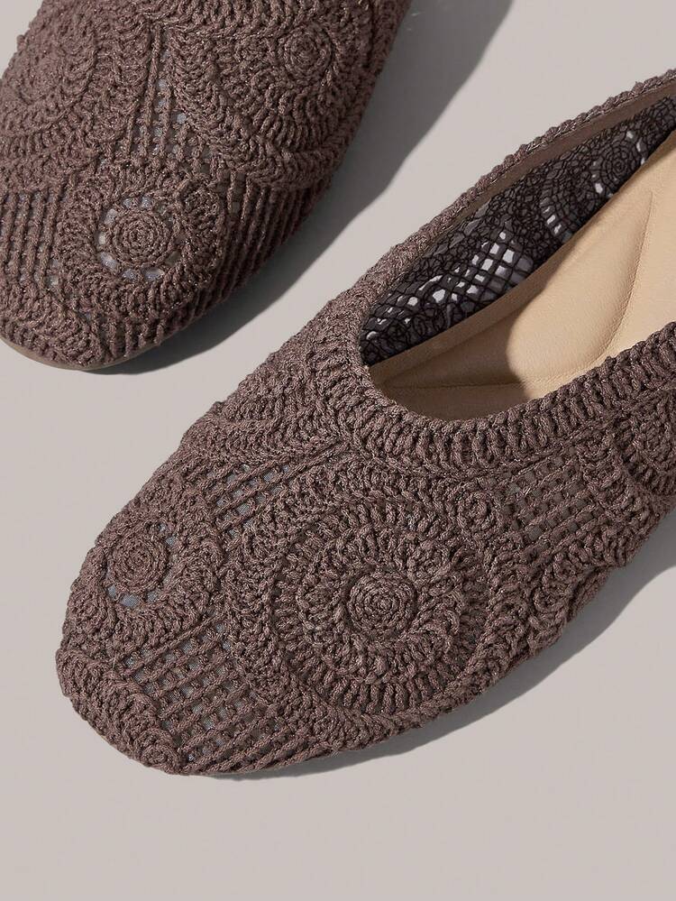 Styleloop Woven Bohemian Women's Casual Beach Soft-Soled Sandals, Preferred For Music Parties, Essential Summer Women's Shoes For Travel - Chocolate color - View 3