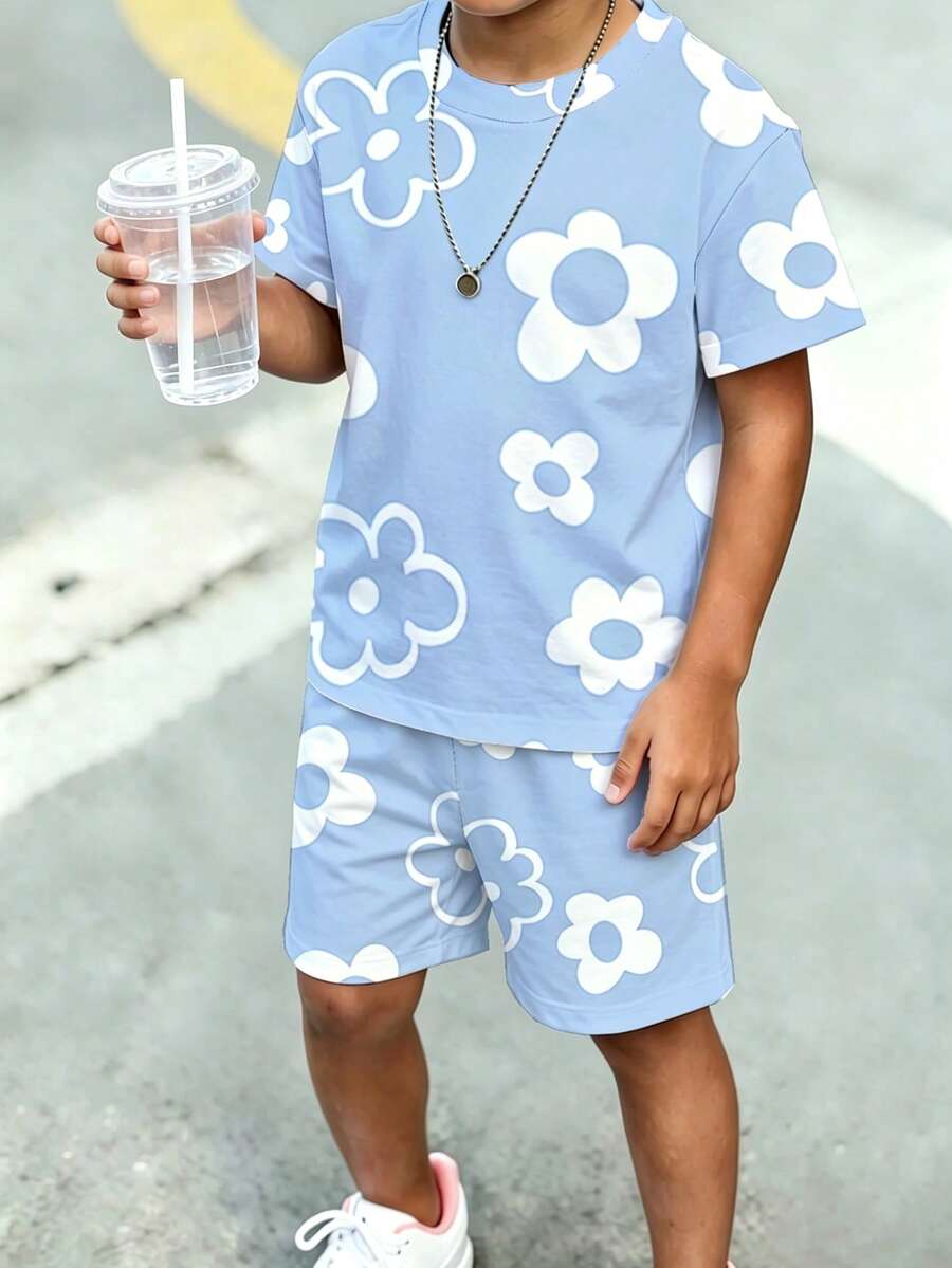 男童两件套服装,2026春夏新款时尚休闲舒适简约度假风,蓝白碎花短袖T恤和短裤,适合春夏外出、休闲、度假穿着。 - 彩色 - 查看 1