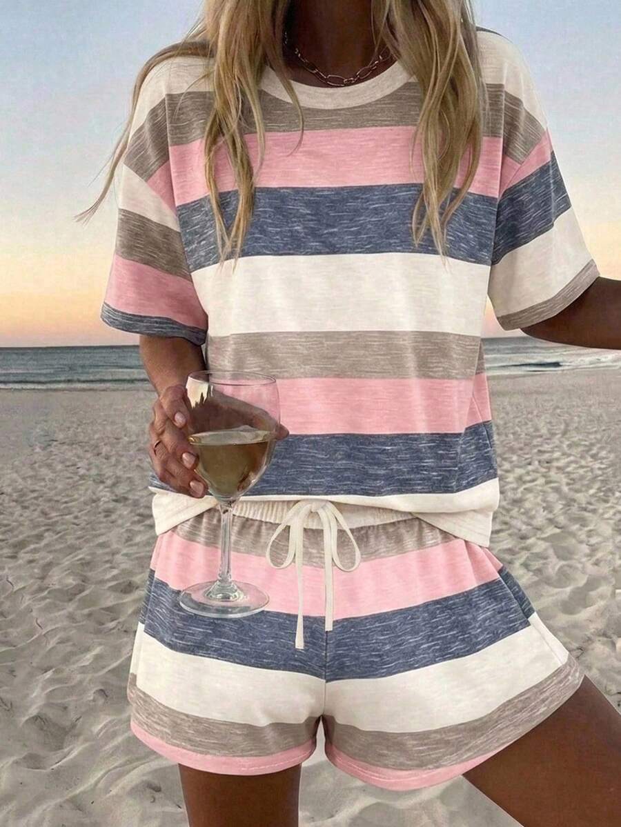 SHEIN LUNE 女款休閒圓領落肩T恤與短褲兩件套,條紋套裝,夏季服飾,街頭風,適合日常通勤、約會、派對、秋冬/夏季、婚禮、海灘、畢業典禮、優雅休閒、外出、Y2K、音樂節穿搭、度假服飾、返校穿搭 - 彩色 - 查看 1