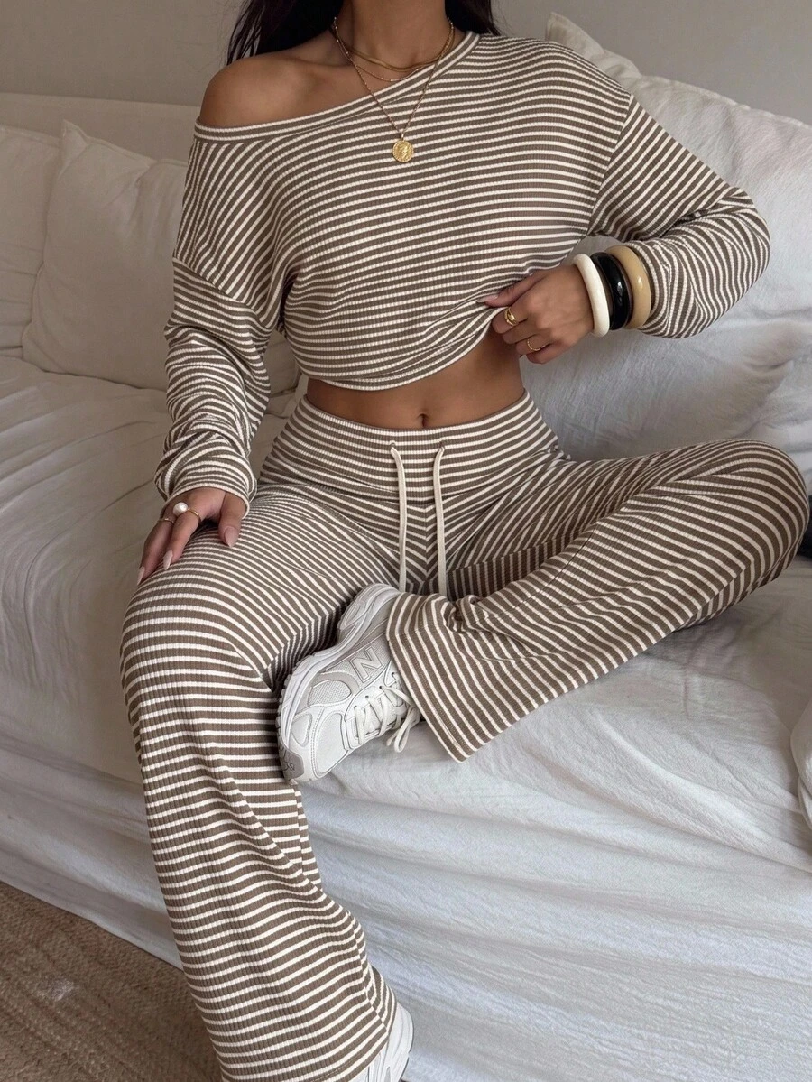 SHEIN EZwear 藍白條紋不對稱露肩落肩長袖上衣與長褲針織休閒套裝，秋季居家休閒服