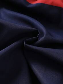 SHEIN جاكيت رياضي أمريكي بأسلوب كتل الألوان الأزرق الداكن والأبيض والأحمر، مطبوع عليه حروف، تصميم رقعة، أكمام راجلان طويلة، سحاب نصف، غطاء رأس، مناسب للفتيان في سن المراهقة، مناسب للارتداء اليومي، الحرم الجامعي، الرياضة الخارجية، الرحلات القصيرة، التصوير الفوتوغرافي، مقاس فضفاض - متعدد الألوان - مشاهدة 3