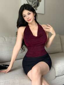 DAZY 女款亮面紅色金屬感垂領露背細肩帶背心，適合夏季音樂節、婚禮宴會、派對、休閒度假與海灘 - 酒紅色 - 查看 9