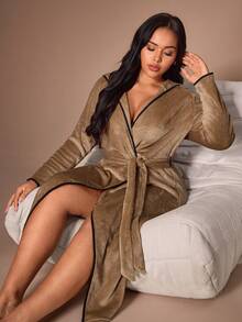 Lazeform Casual Hooded Long Sleeve Brown Double-Sided Fleece Contrast Black Trim Plus Size Robe - Brown - View 5