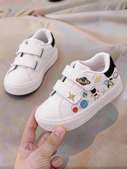 tenis niño y niña tipo piel con color versátil blanco diseño espacio astronauta casual escolar flexible  ligero talla 12 a 21 mx casuales cómodos lindos zapatillas confort de primeros pasos