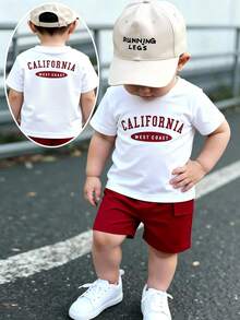 SHEIN Playful Pals 嬰兒男童運動休閒套裝，酒紅色英文字圖案圓領白色短袖寬鬆T恤搭配酒紅色工裝口袋運動短褲套裝，兒童服飾 - 彩色 - 查看 9