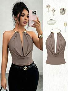 SHEIN Raffinéa Top de verano nuevo y sexy para mujer con cuello de metal drapeado, tela drapeada con pecho fruncido, decoración de anillo de metal y diseño de recorte para sofisticación, ajuste corto que ciñe la cintura para citas y ocasiones de fiesta, top de tirantes marrón, top de tirantes de metal, top sexy para fiesta - Marrón Mocha - Ver 1
