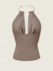 SHEIN Raffinéa Top de verano nuevo y sexy para mujer con cuello de metal drapeado, tela drapeada con pecho fruncido, decoración de anillo de metal y diseño de recorte para sofisticación, ajuste corto que ciñe la cintura para citas y ocasiones de fiesta, top de tirantes marrón, top de tirantes de metal, top sexy para fiesta - Marrón Mocha - Ver 2