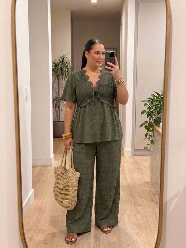 SHEIN CURVE+ مجموعة قطعتين من سترة صدرية مبطنة مقاس كبير مع سحاب أمامي، 1 قطعة باللون الأسود + 1 قطعة باللون البيج، مقاسات كبيرة، طراز بوهيمي للعطلات