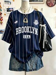 Lalippa Brooklyn 字母條紋數位印花時尚極簡風女款大尺碼長版圓領落肩T恤，好友禮物 - 彩色 - 查看 1