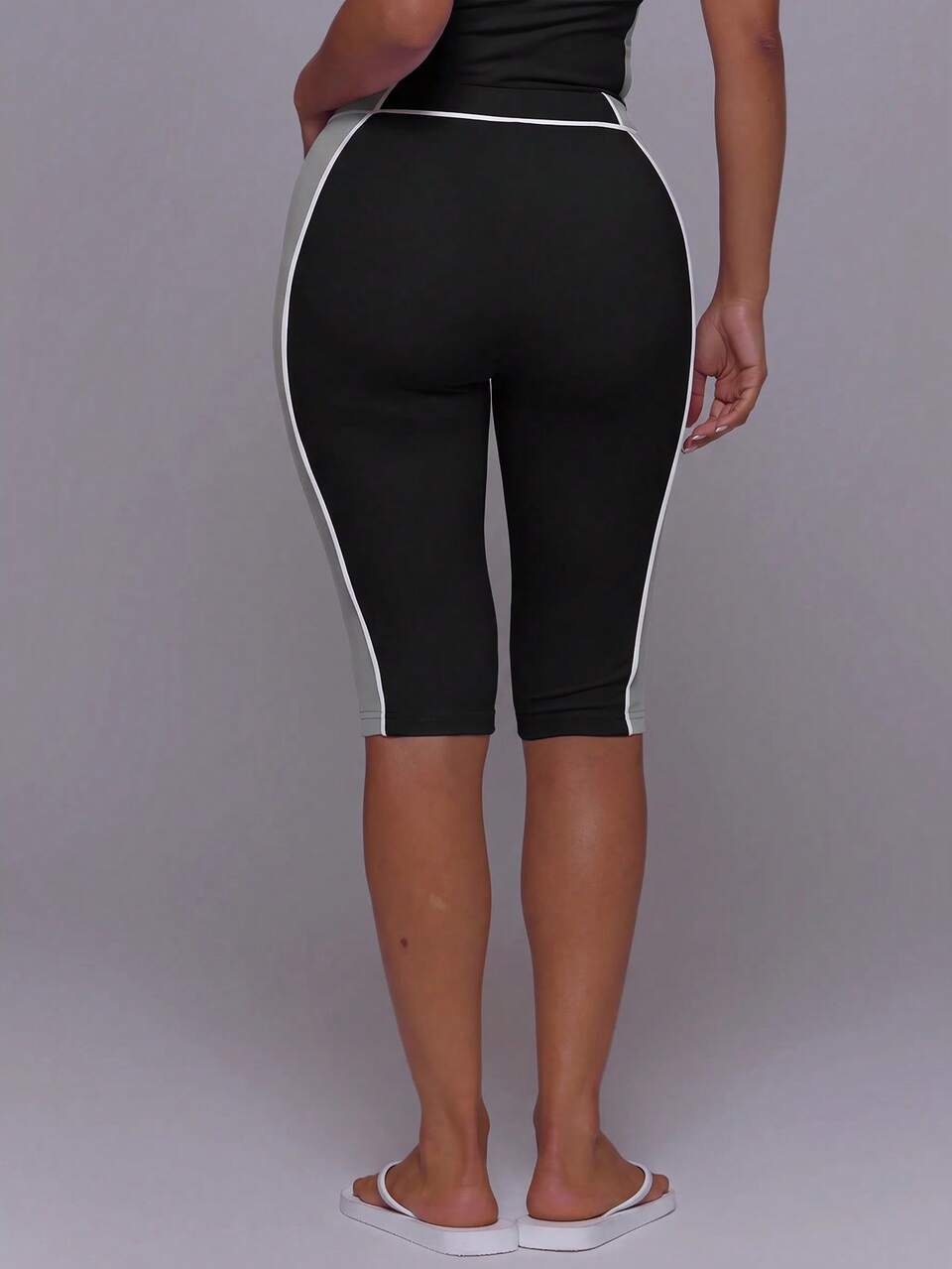 Kurze figurbetonte Active-Hose mit Kordelzugbund, farbigen Seitenstreifen-Einsätzen, Coord-Unterteil, süß, Vintage Y2K, für Fitness, Pilates, Laufen und Alltag