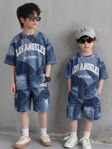 SHEIN Little Byeori 小男孩休閒韓系寬鬆字母藍色圖案圓領短袖T恤與短褲兩件套，適合通勤、上學、日常休閒外出、運動，春夏季穿著 - 藍色 - 查看 5