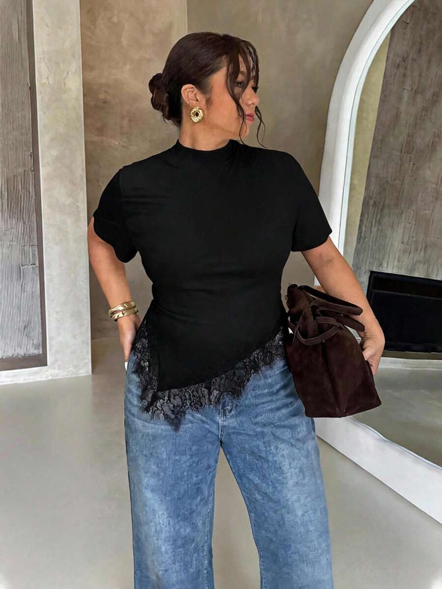Firerie 女款極簡優雅休閒度假通勤修身T恤上衣，黑色短袖收腰不對稱下擺蕾絲飾邊，適合度假、海灘、假日穿搭