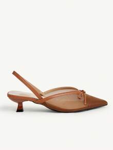 CUCCOO CHICEST Sapato Feminino de Salto Alto Kitten Heel com Bico Fino e Laço - Castanho - Visão 3