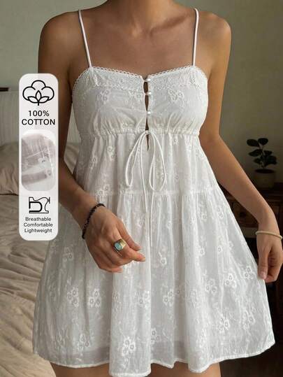 DAZY Vestido corto sin mangas con tirantes finos de tela con textura floral y patchwork de encaje, atuendo de verano, camisón para mujer
