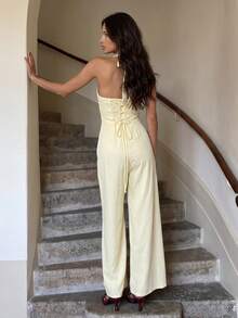 SHEIN Unity Robe élégante minimaliste pour femme à col en V, sans bretelles, avec taille nouée et jupe bouffante, tenue d'été jaune pâle pour les vacances, les congés, les occasions décontractées et les brunchs de mariage - Jaune clair - Voir 2