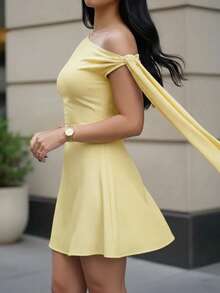 A-Line Short Dress, Bare Shoulder With Straps On The Side, Bell Type - Yellow - View 2