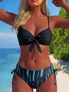 SHEIN Swim Swim Lushoire 2件組成熟熱帶性感女款泳衣，青藍孔雀綠繫帶式比基尼上衣搭配植物印花短褲套裝，夏季海灘適用 - 黑色 - 查看 1