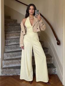 SHEIN Unity Robe élégante minimaliste pour femme à col en V, sans bretelles, avec taille nouée et jupe bouffante, tenue d'été jaune pâle pour les vacances, les congés, les occasions décontractées et les brunchs de mariage - Jaune clair - Voir 1