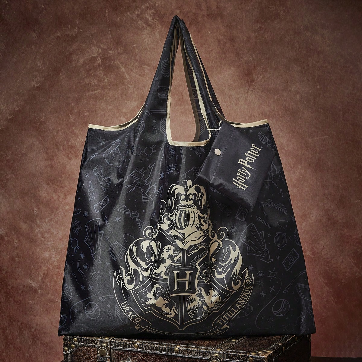 College Crest Print Polyester Foldable Tote Bag, Compact Fold Design For Grocery Shopping, Daily Errands And Travel Use, Spacious And Durable