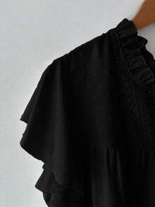 SHEIN LUNE CURVE 女款休閒度假純色鏤空蕾絲V領短袖上衣，春/夏 - 黑色 - 查看 3