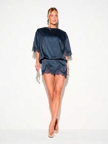 KIZN Gaun Mini Satin dengan Trim Renda dan Lengan Kelelawar Oversized serta Detail Renda Bulu Mata untuk Pesta Malam dan Liburan - Navy Blue - View 3