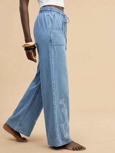Travachic Women's High-Waisted Casual Washed Floral Embroidered Straight Leg Jeans, Light Blue, Perfect For Casual Autumn Outings.