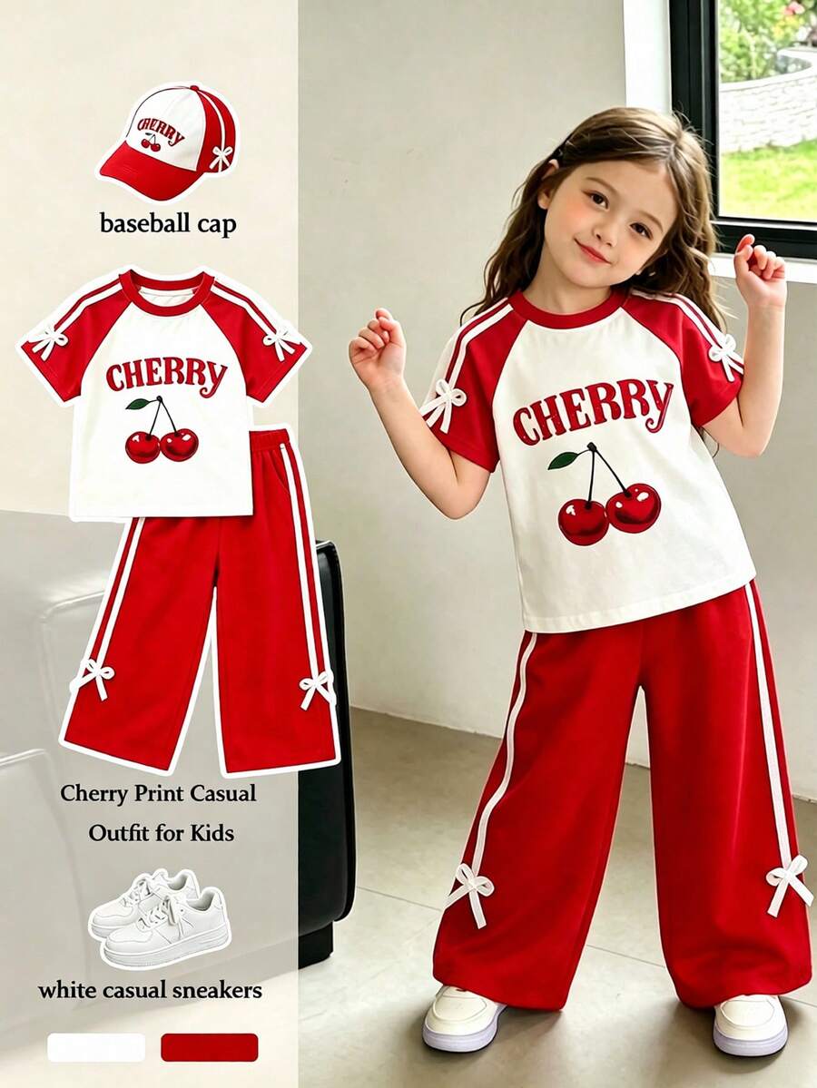 SHEIN Playful Pals 2件組少女紅色櫻桃圖案T恤與寬腿褲套裝。針織T恤飾有「CHERRY」字母與可愛櫻桃印花，袖口帶蝴蝶結裝飾。搭配同款側條紋寬腿運動長褲，打造運動甜美美式校園風。面料柔軟舒適，適合日常穿著、上學、度假、派對與節日，是春夏百搭時尚套裝。
