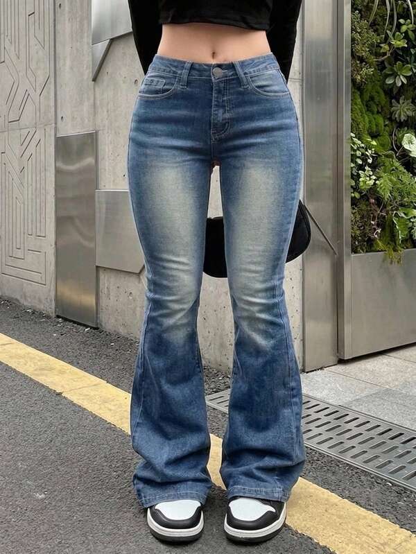Jeans Acampanados de Alta Elasticidad para Mujer en Azul Lavado con Bolsillos Laterales con Solapa - Ajuste Cómodo, Denim Rasgado y Elegante para Uso Casual