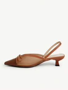 CUCCOO CHICEST Sapato Feminino de Salto Alto Kitten Heel com Bico Fino e Laço - Castanho - Visão 5