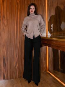 Bris Aura 女款寬鬆商務休閒不對稱領針織套頭毛衣，純色簡約基礎上衣，秋冬季 - 駝色 - 查看 1
