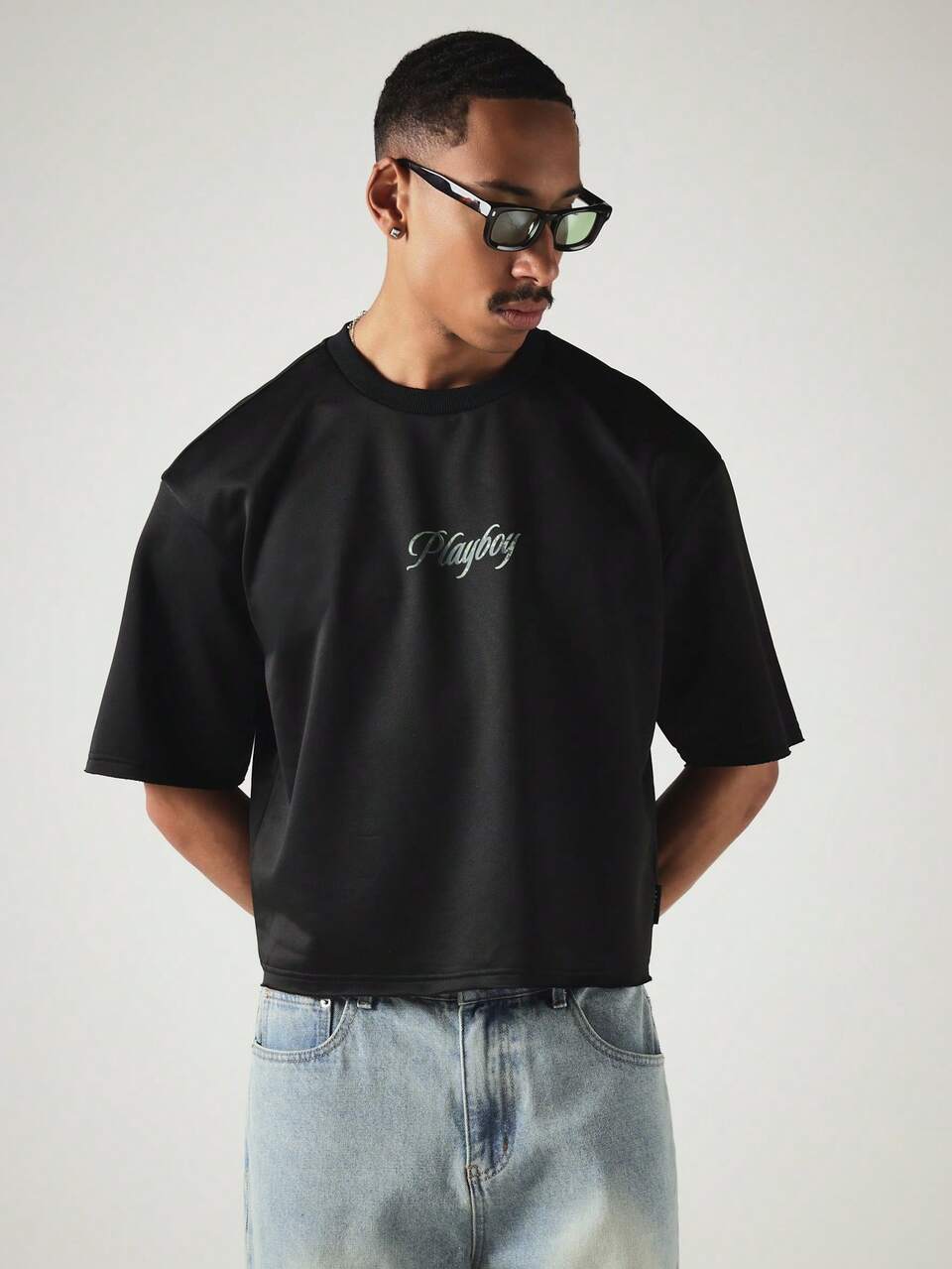PLAYBOY X SUMWON Krótki T-shirt o luźnym kroju z okrągłym dekoltem, z dużym nadrukiem królika na plecach i logo w formie napisu na piersi