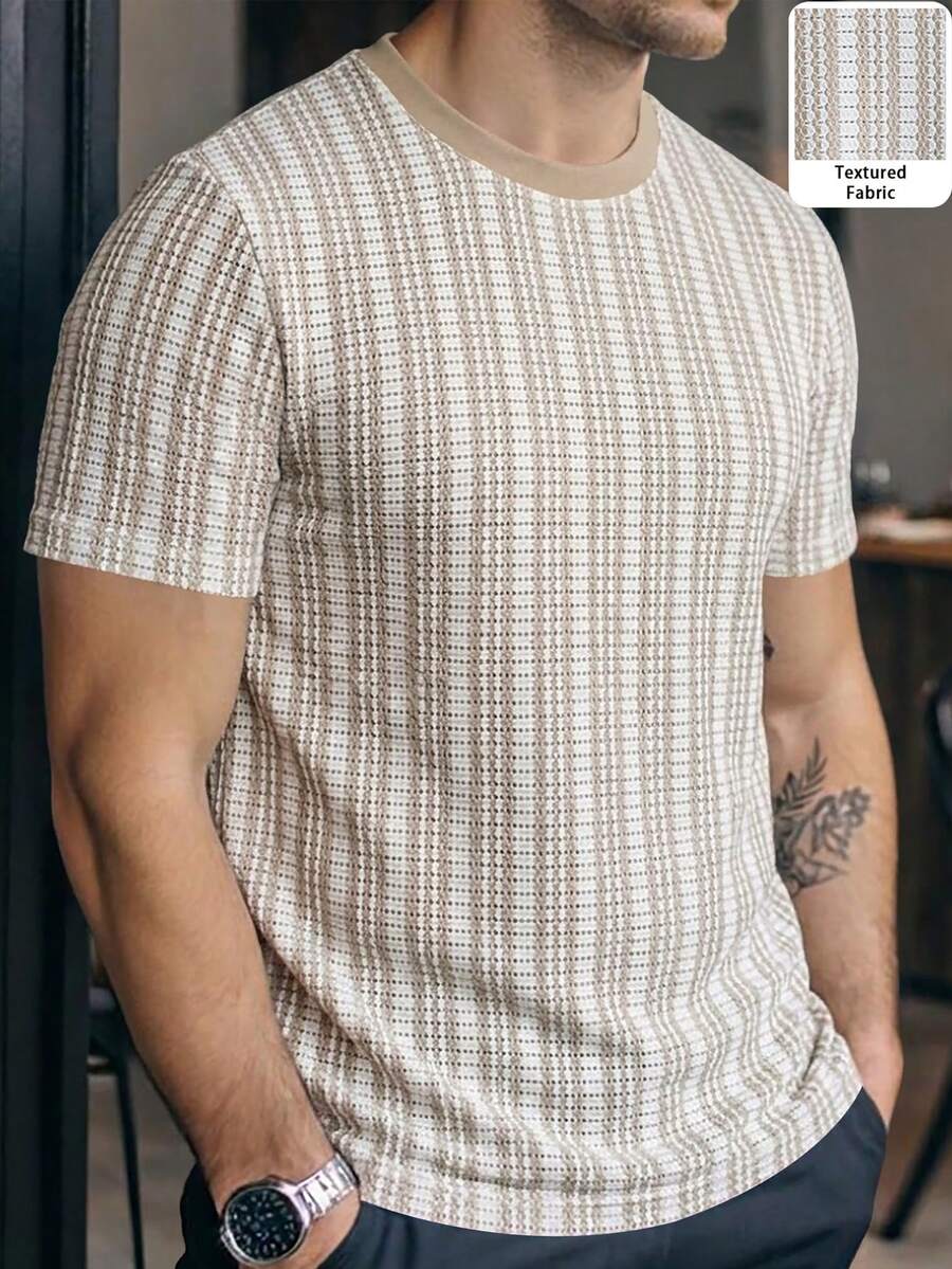 Manfinity Homme 男士成熟休閒直條紋布料涼感T恤,夏季 - 卡其色 - 查看 1