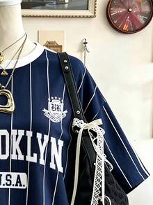 Lalippa Brooklyn 字母條紋數位印花時尚極簡風女款大尺碼長版圓領落肩T恤，好友禮物 - 彩色 - 查看 3