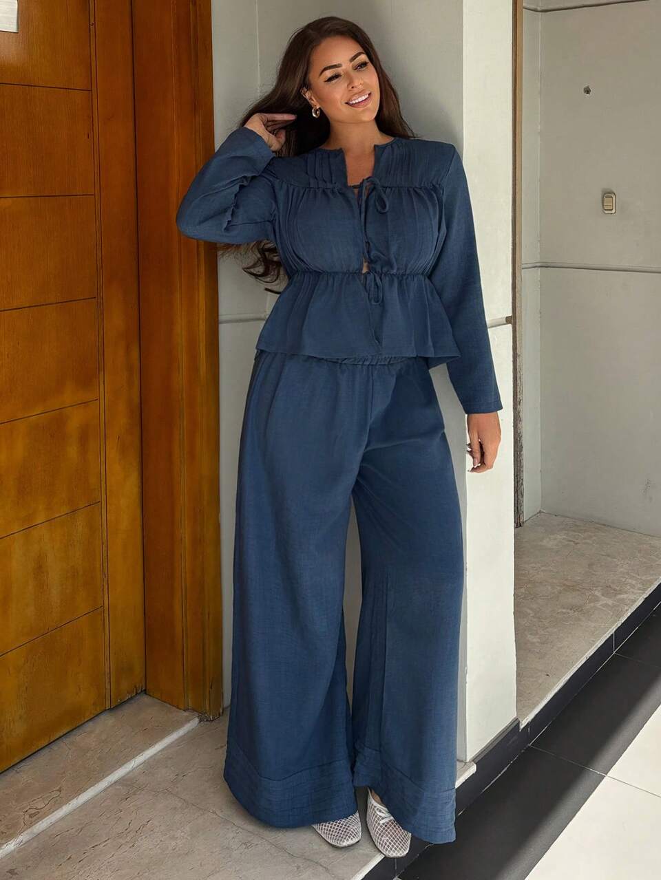 Dazy Plus Round Neck Tie Waist Pleated Long Sleeve Top And Casual Long Pants, Daily Wear Plus Size Women Spring/Autumn 2-Piece Set