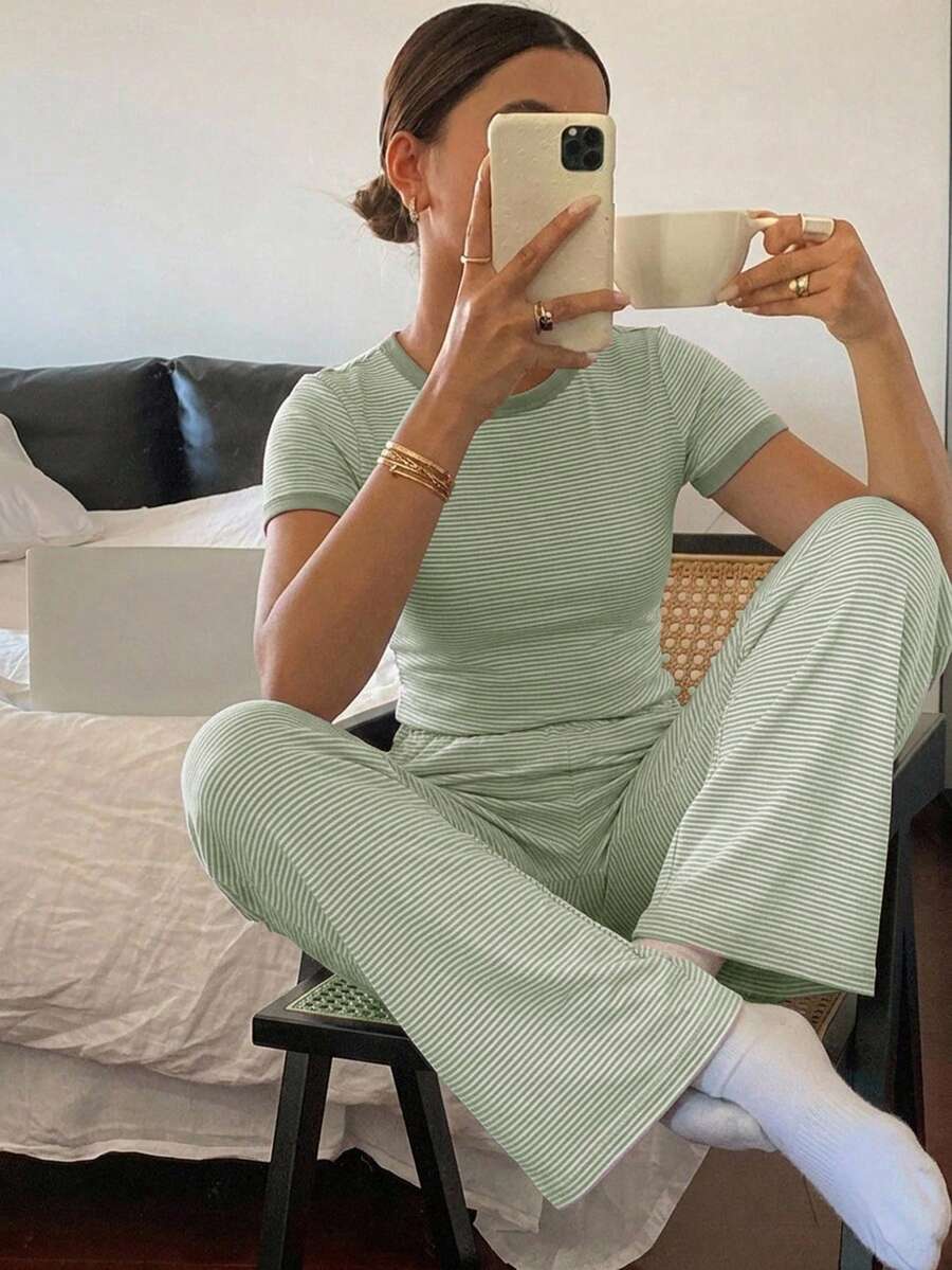 DAZY 女款條紋圓領短袖上衣與口袋長褲居家休閒套裝 - 綠色 - 查看 1