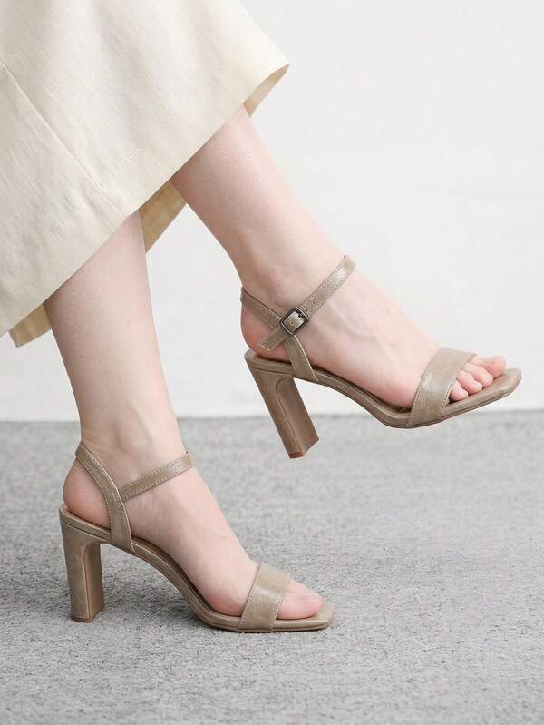 CUCCOO BIZCHIC Sandal Wanita Musim Panas 2025 Versi Korea Baru Serbaguna Hak Sedang Hak Tebal Gesper Gaya Peri Hak Tinggi Romawi Sepatu Wanita
