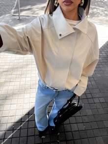 Aloruh 女款秋冬優雅極簡街頭休閒風米色純色立領收腰可調扣鬆款風衣 - 卡其色 - 查看 4