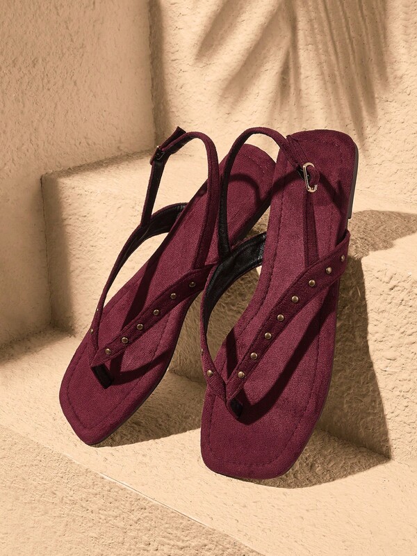 HighSole Burgundy Rivet Flip-Flops, Inlaid With Retro Gold Pyramid Decoration, Bold And Avant-Garde Shape, Suitable For Holiday Style, Spring Street Wear Or Re