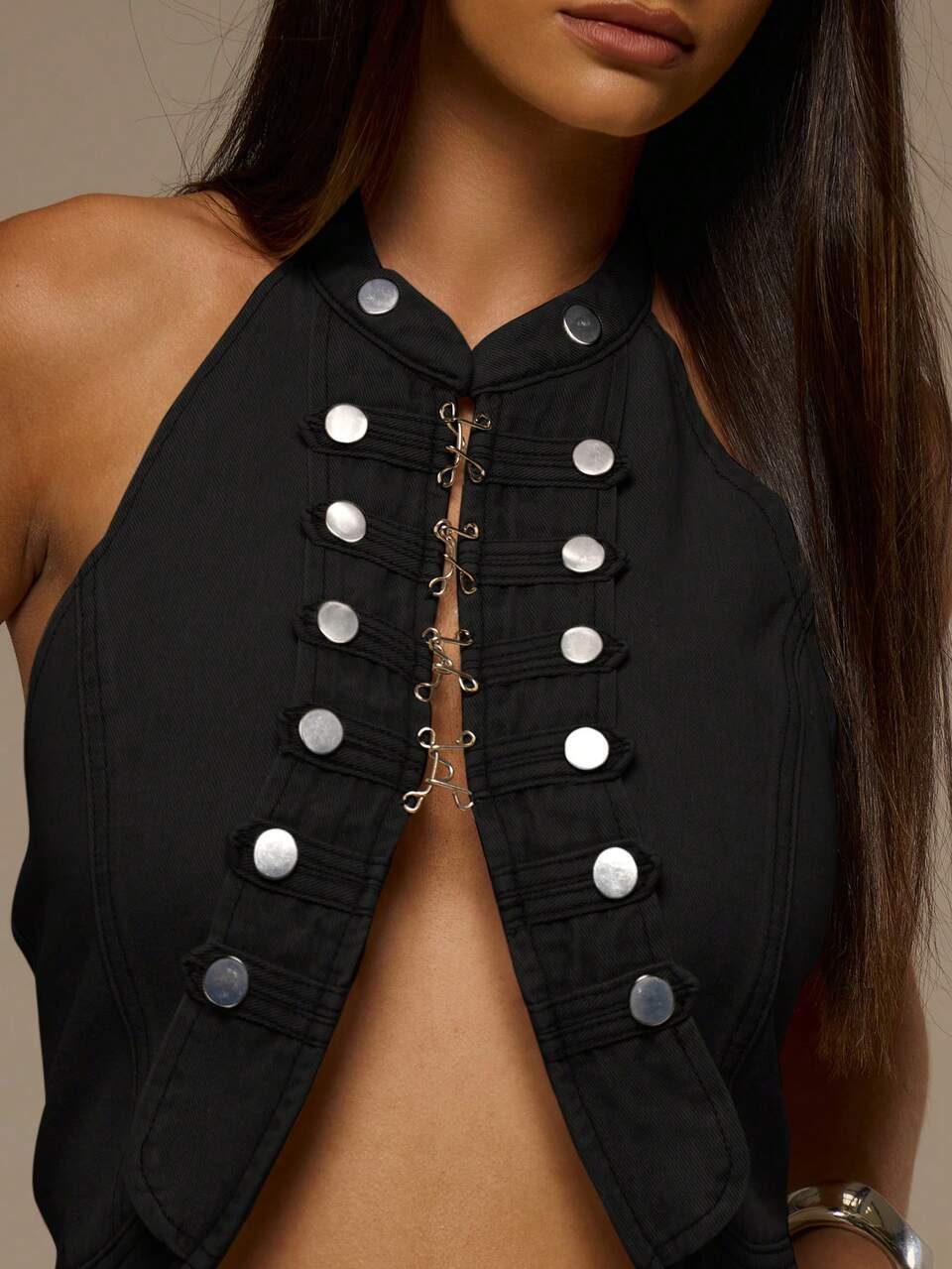 Top corto de denim lavado con cuello alto y detalles militares, primavera verano, festival, vacaciones, Ibiza, fiesta, sexy Y2K, utilidad, sirena
