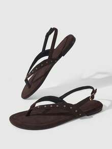 HighSole 深棕色鉚釘夾腳拖鞋，鑲嵌復古金色金字塔裝飾，大膽前衛造型，適合度假風，春季街頭穿搭 - 深棕色2zz - 查看 3