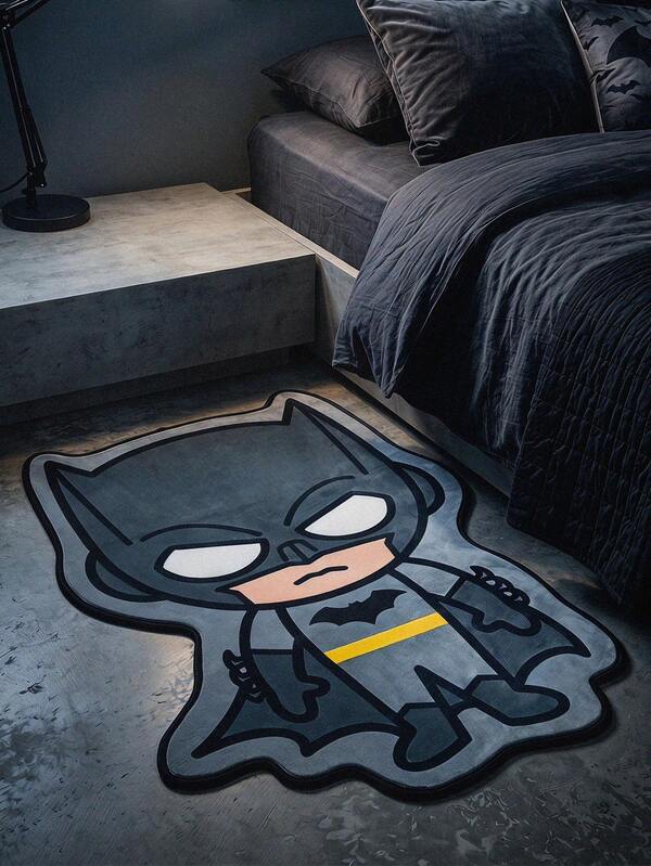 BATMAN X POKOJA LAND 1 pieza Alfombra de dibujos animados con licencia, alfombra de piso de felpa suave con diseño de personaje lindo versión Q, acogedora y colorida para el hogar, perfecta para dormitorio, sala de estar o habitación de niños, ideal para fans