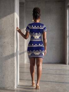 Zolique Women's Retro Print Fitted Vacation Casual Dress - Royal Blue - View 2