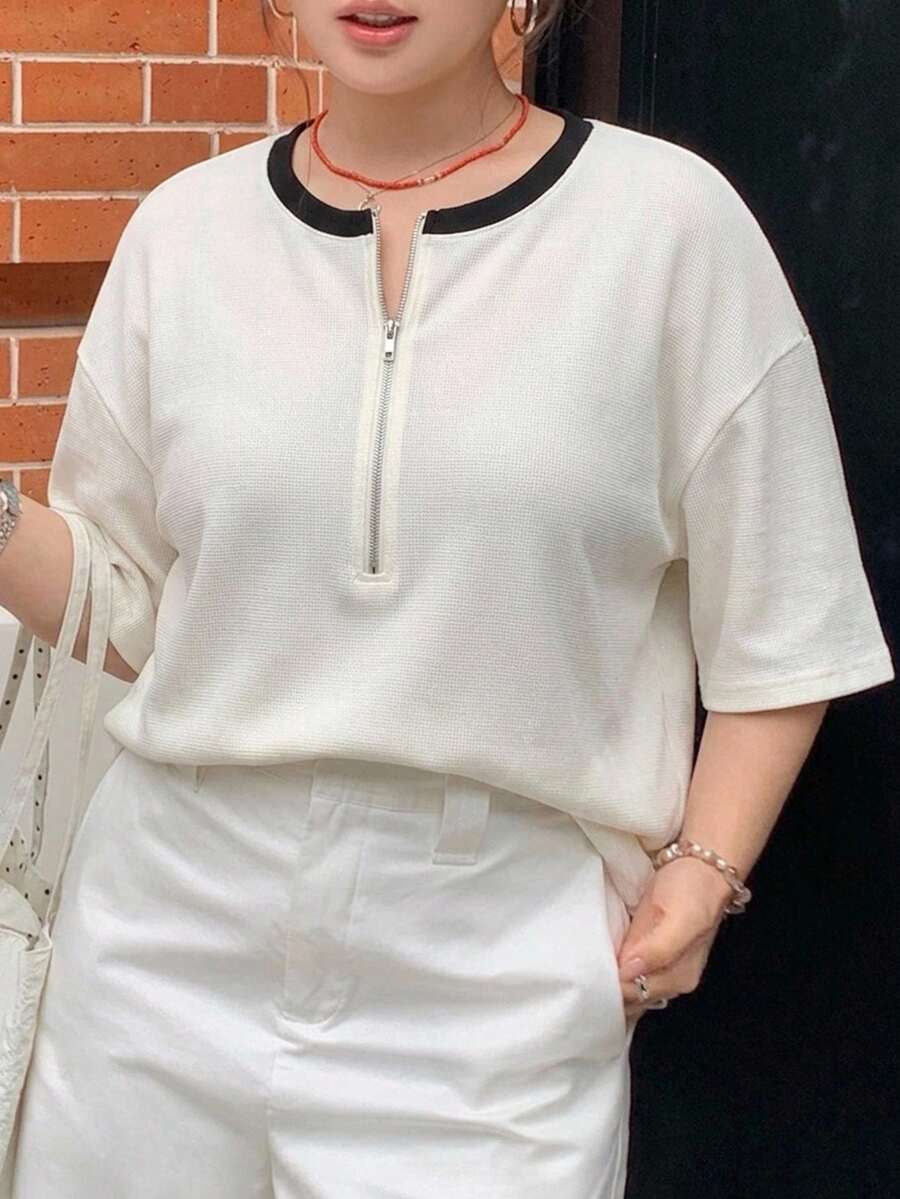 Dazy Plus 女款寬鬆對比飾邊條紋波浪下擺短袖T恤,夏季大尺碼休閒外出上衣 - 米色 - 查看 1
