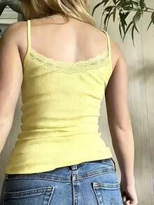 SHEIN 甜美纯色蕾丝边吊带背心 - 淡黃色 - 查看 2