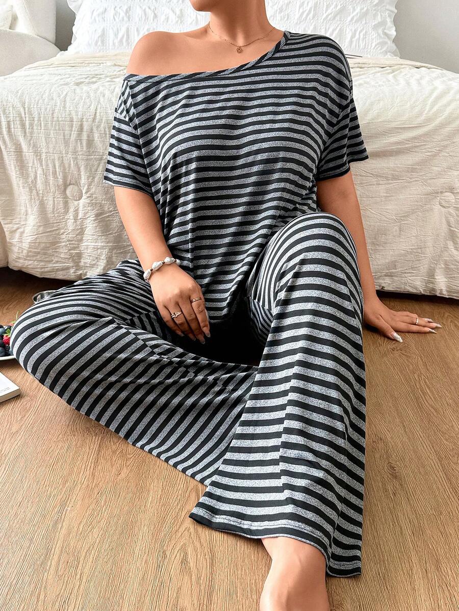 Napfluff CURVE Napfluff CURVE 大尺碼女款紗染條紋不對稱肩短袖寬腿褲休閒家居服套裝 - 黑色 - 查看 1