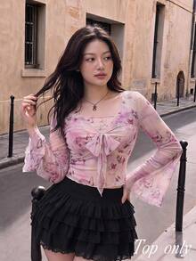SHEIN MOD 女款大尺碼浪漫優雅仙女幻想海盜蝴蝶印花深V領荷葉邊繫帶喇叭袖T恤 粉色花卉 秋季早午餐款 - 粉色 - 查看 7