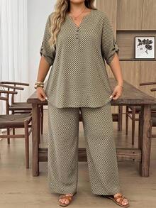 SHEIN CURVE+ Curve 大码女式黑色V领短袖上衣和印花长裤休闲度假两件套，春秋季 - 卡其色 - 查看 5