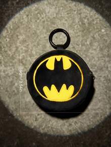 BATMAN X POKOJA LAND 1個聯名3D毛絨吊飾鑰匙圈，黑黃配色，圓形酷圖標設計，適用於包包、鑰匙、書包，適合所有年齡層，生日或週年紀念的酷禮物 - 黑色 - 查看 6