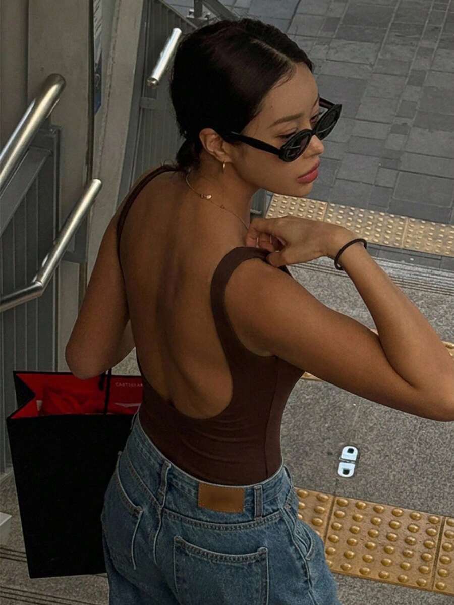 DAZY 女款素色露背方領休閒背心 - 棕色 - 查看 1
